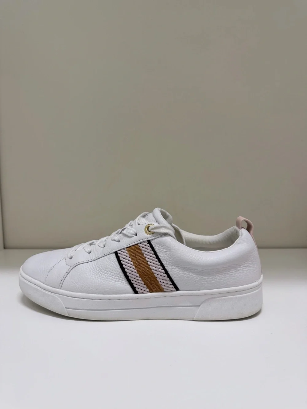 Ted Baker Women's Bailey Low Top Sneakers preppy logo comfy Size 8